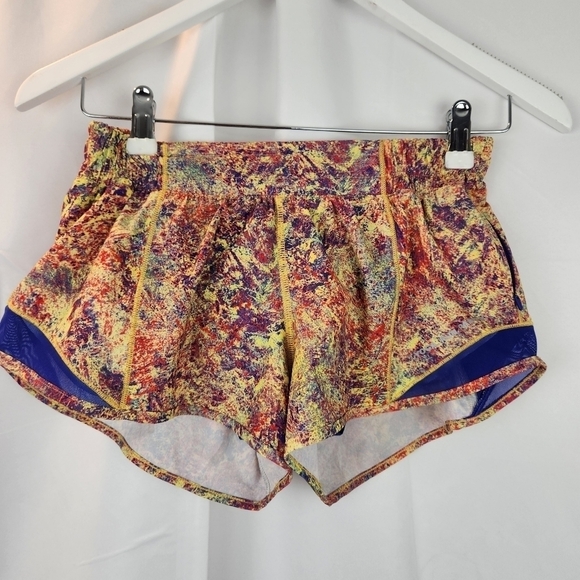 LULULEMON Hotty Hot shorts Seawheeze 2019 size 4 in EUC - Picture 2 of 8